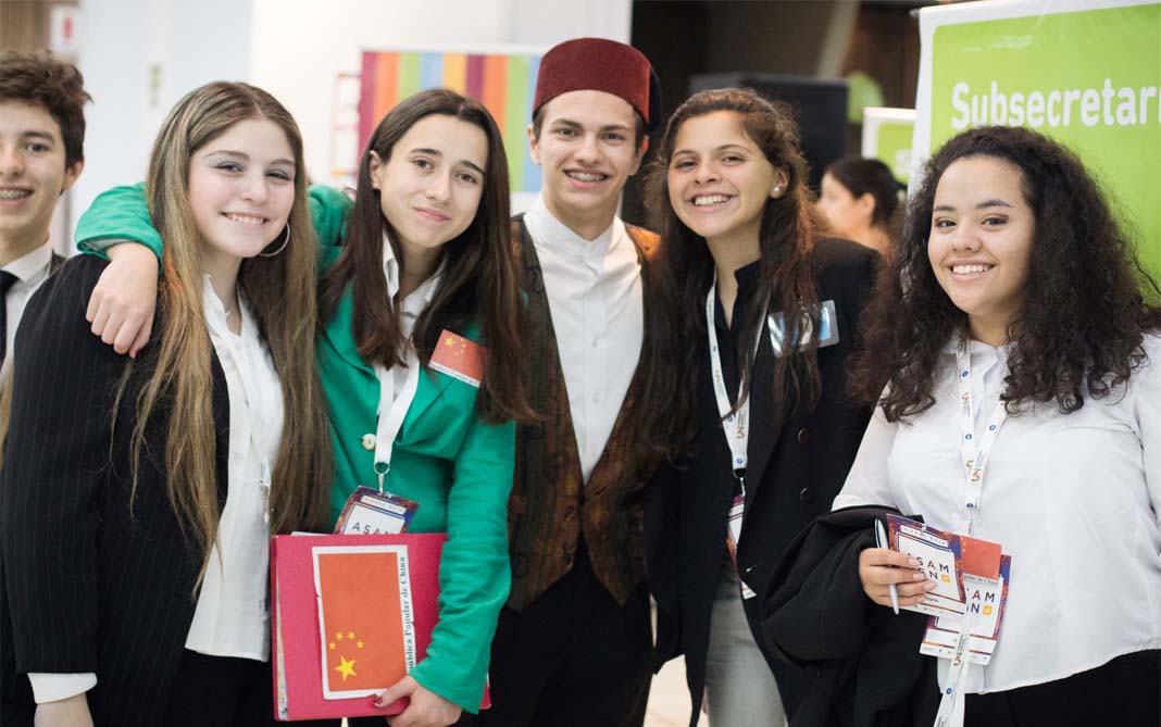 Mil jóvenes de todo el país participan del Modelo de Naciones Unidas en Mar  del Plata | PRESENTE RSE