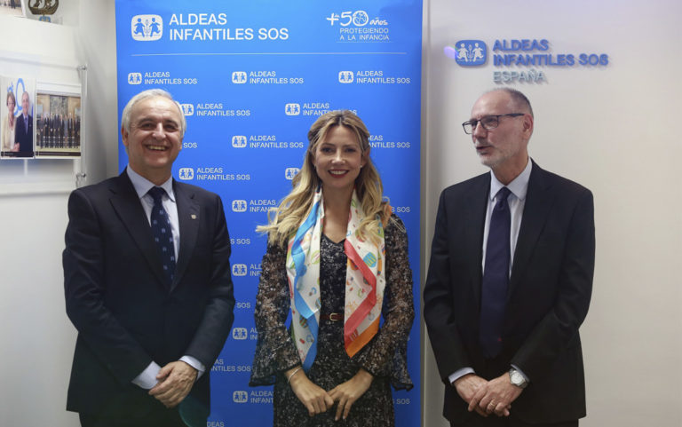 Fabiola Yáñez visitó Aldeas Infantiles SOS España