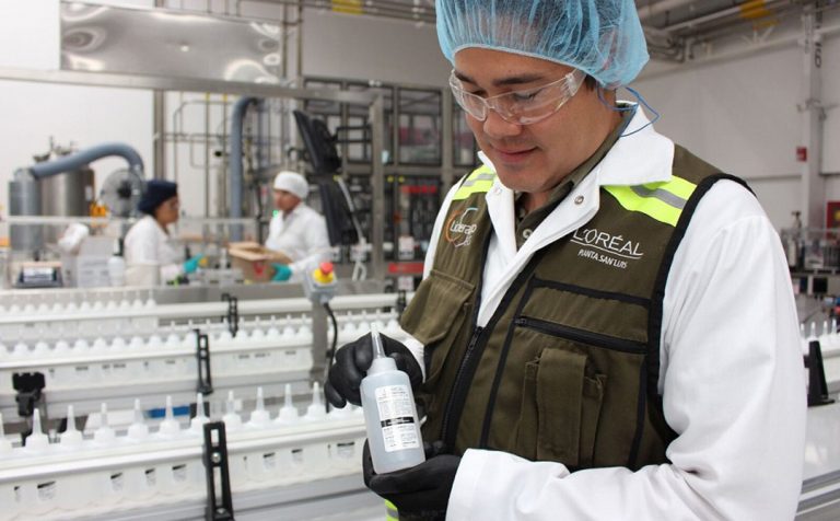 L’ORÉAL Argentina produce alcohol en gel para colaborar en la lucha contra el coronavirus