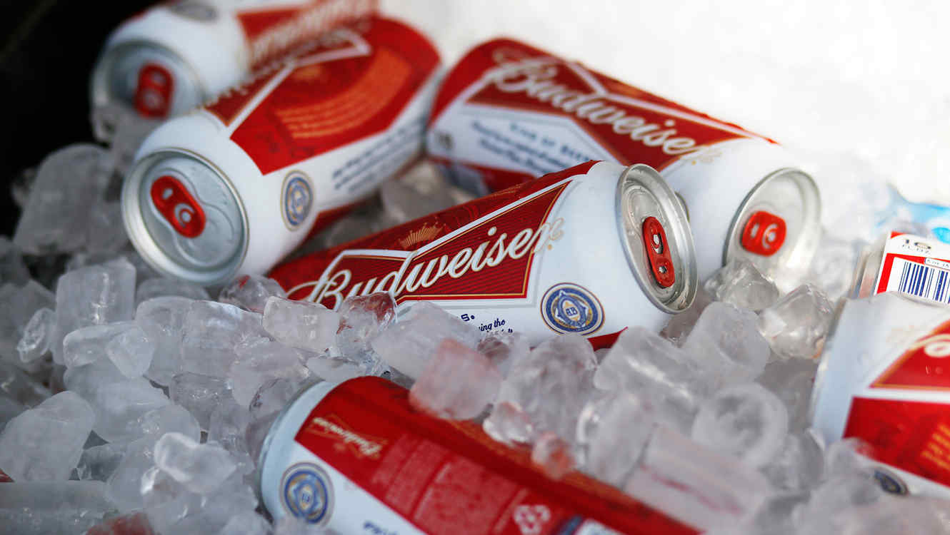 Budweiser recicla latas y las convierte en discos de vinilo para celebrar  el mes de la música - PRESENTE RSE