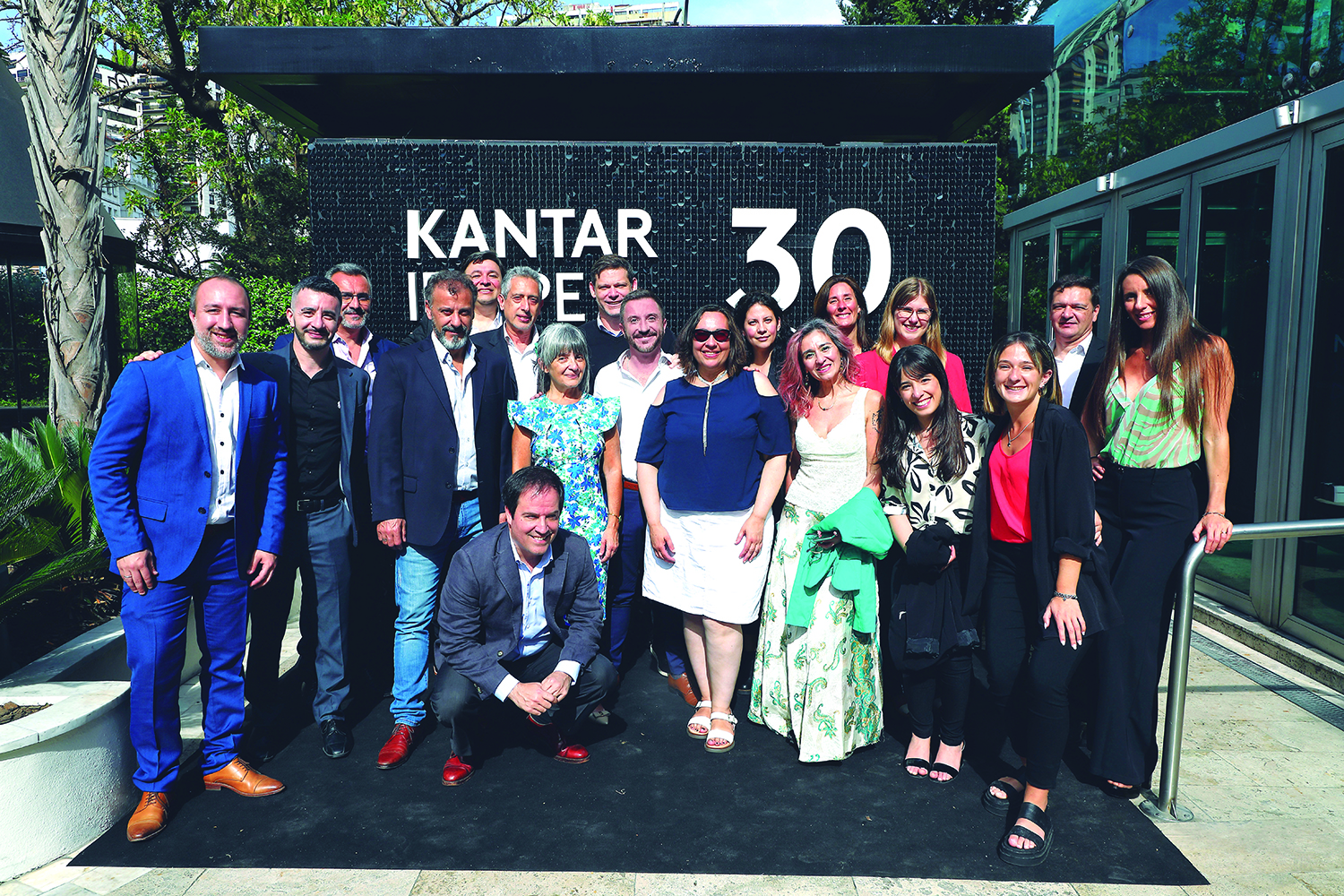 Equipo Kantar IBOPE Media Argentina en la celebración por los 30 años en el país.